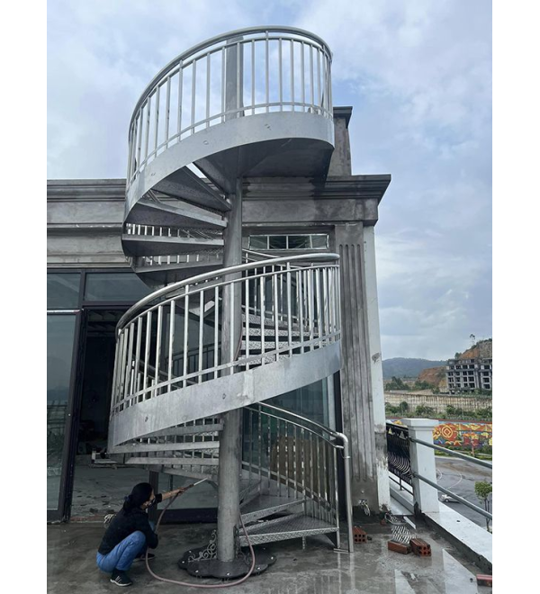 Cầu thang inox trụ tròn thanh tròn 