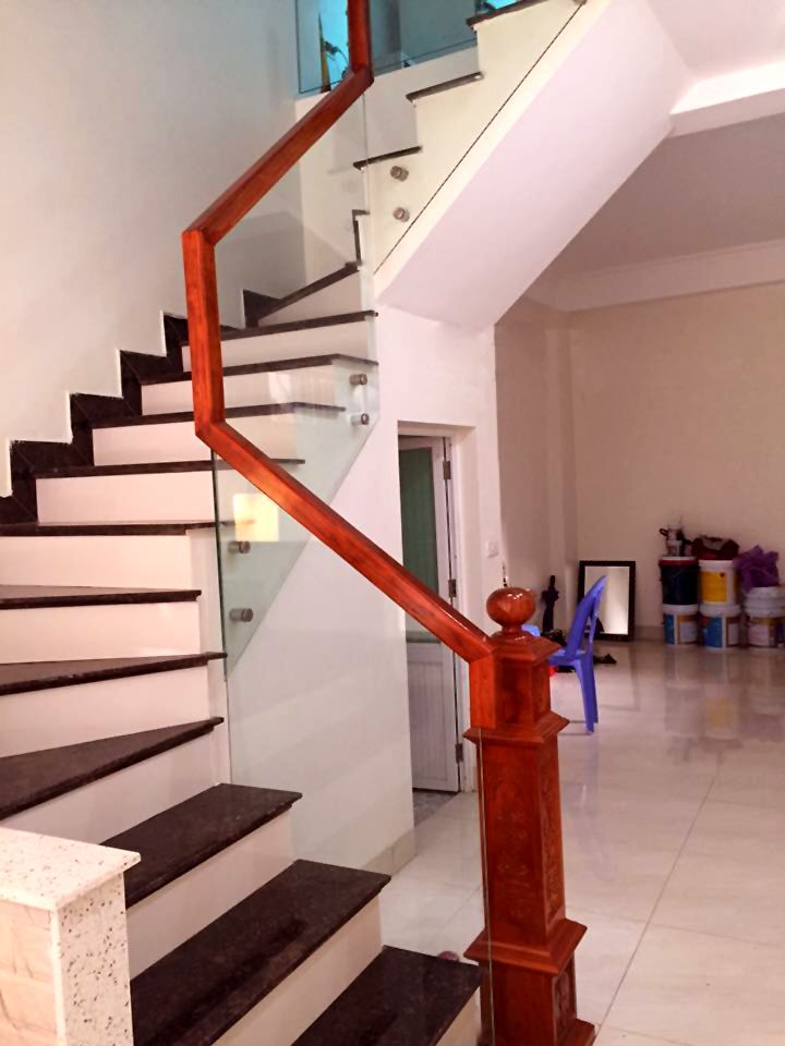 làm lan can cầu thang inox giá rẻ