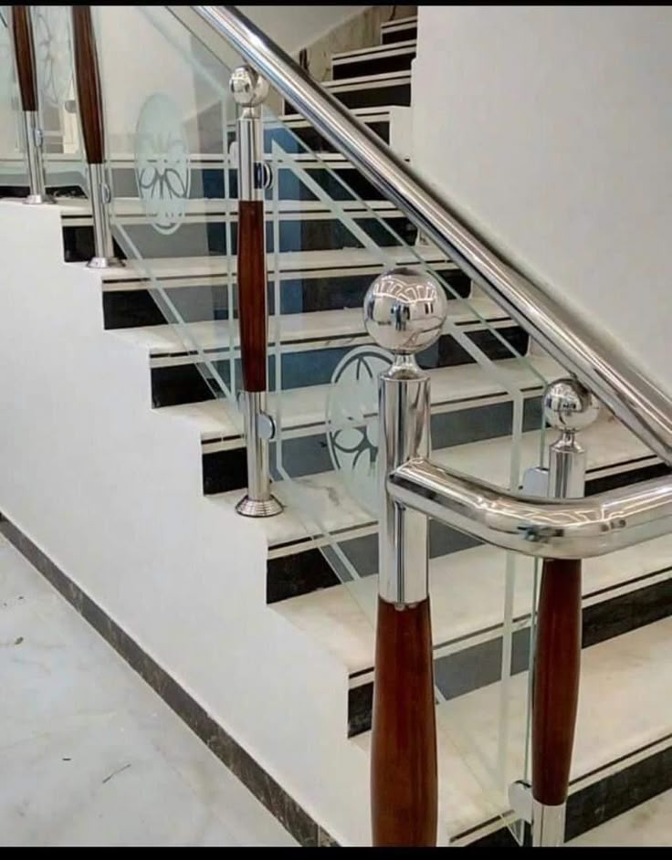 làm lan can cầu thang inox giá rẻ