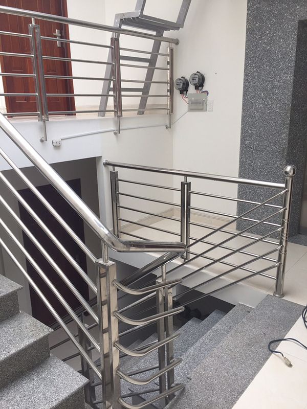 Thi công lan can cầu thang inox 