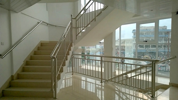 Thi công lan can cầu thang inox 