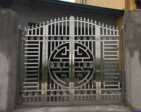 Mẫu cửa cổng inox