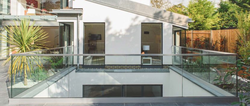 Lan can inox kết hợp với kính hiện đại