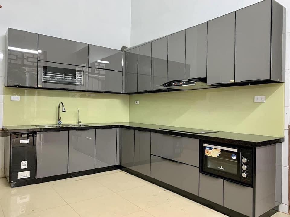 giá tủ inox cánh kính