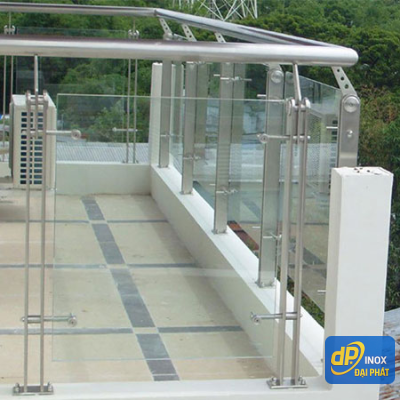 Mẫu lan can inox kính cường lực